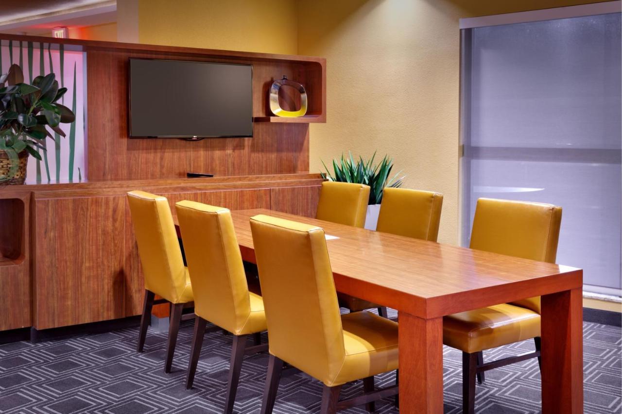 Towneplace Suites By Marriott Dickinson Exterior foto